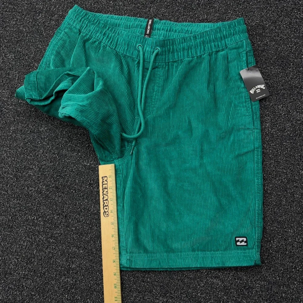 Billabong Mike EW Short 20 Mens Large Green Corduroy Elastic Waist Shorts NEW